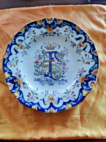 Assiette murale signéé - assiette,