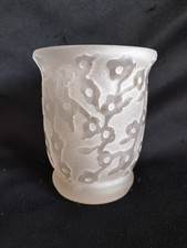 Petit vase en verre satiné gravé à l'acide de motifs stylisés / Art Déco / Daum