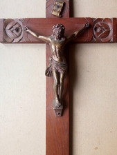 Grand crucifix en bois