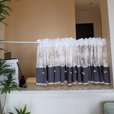 Dentelle Court Rideau Café