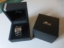 Montre LOTUS fond de boutique