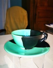 Hélène UGO, Vallauris. Tasse à café en faïence émaillée, esprit Cerenne.