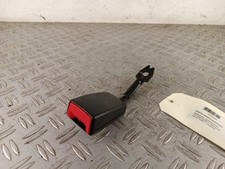 Attache ceinture avant droit