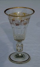 Verre en cristal taillé, décor de dorure. XIXe s. Haut. 13,5 cm 