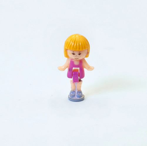 Polly pocket midge pullout - •,