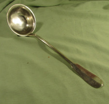 Curieuse louche ancienne au