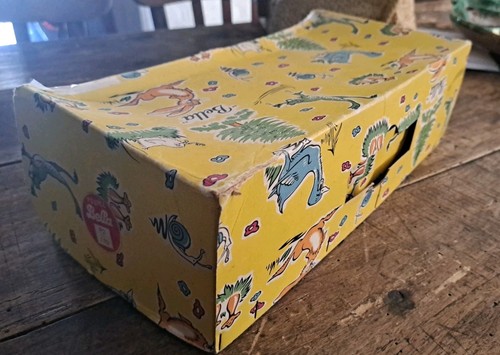 Ancienne boite pour poupée - ancienne,