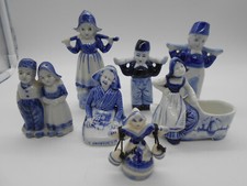 COLLECTION DE 7 FIGURINES PORTEUSE D'EAU / COUPLE D'ENFANT EN FAÏENCE DE DELFT