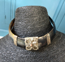 Curieux collier ras du cou corne Métal Inde Art d'orient ?