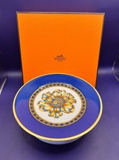 Assiette plate en porcelaine