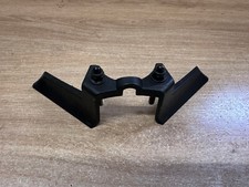 UN CACHE PLASTIQUE DE GUIDON