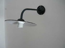 Lampe Simple Droite Mural Extérieur Fer Forgé Avec Plat Blanc