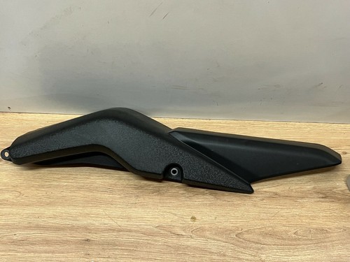 Cache plastique moteur - un,