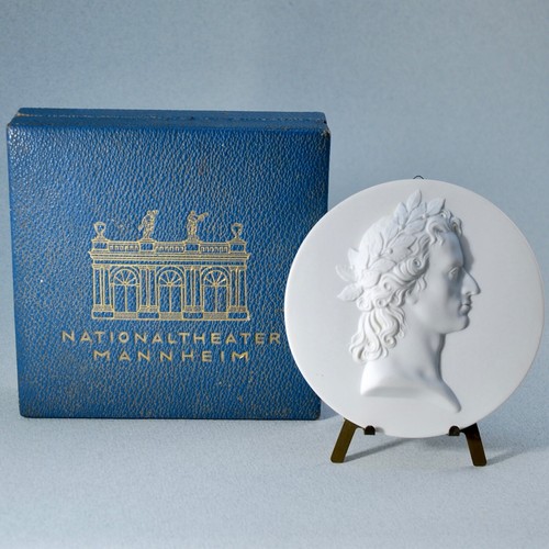 Médaille porcelaine kpm - médaille,