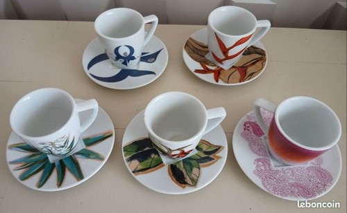 Tasses avec sous - avec,