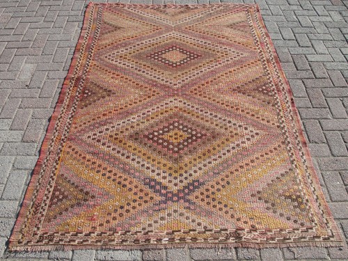tapis kilim brode mains
