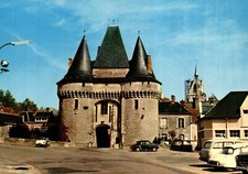 La Ferté-Bernard - Porte de ville Peugeot 403 Citroen DS Renault 4CV Simca