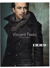 PUBLICITE ADVERTISING 2011  IKKS vetement porté par Vincent PEREZ