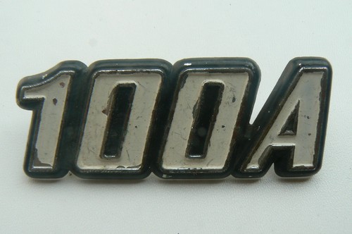 Datsun 100 sigle embleme - a,