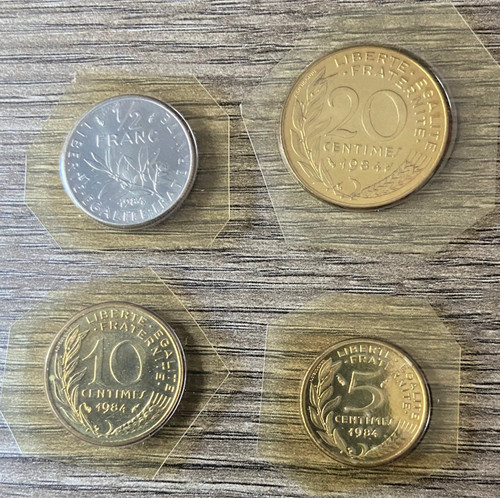 Lot pieces l année - de, 4