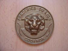 PRESSE PAPIER MEDAILLE EN FONTE FONDERIES DU LION CODINOR