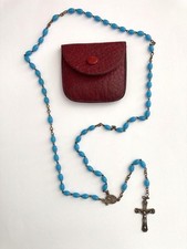 CHAPELET ANCIEN EN PERLES BLEU TURQUOISE ET CROIX DU CHRIST + ÉTUI EN CUIR ROUGE