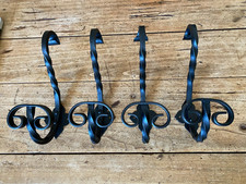 Anciennes patères murales en