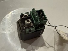 UN RELAY RELAI RELAIS