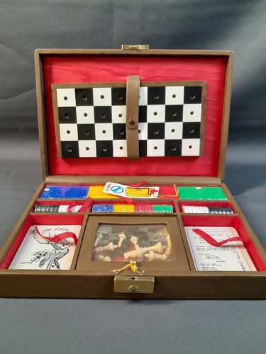 Boîte avec jeux - avec,
