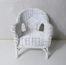 Fauteuil en rotin blanc vintage format poupée Bella doll