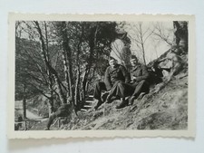 C201 Photo Algérie 2 soldats assis dans la forêt