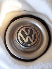 Enjoliveur cabochon ancien Volkswagen d’occasion, pièce rétro pour collection au