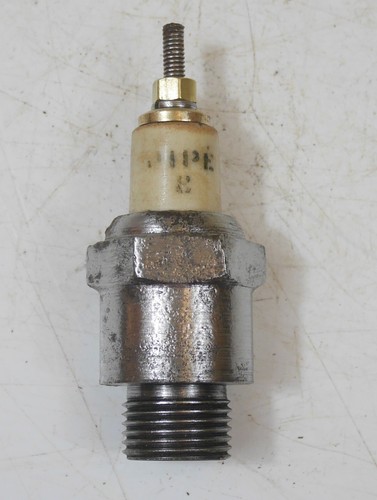 Ancienne bougie automobile - ancienne,