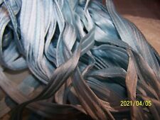 Ancien ruban en soie bleu ciel. Superbe. Art Déco. Vendu au mètre. N°153