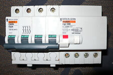 DISJONCTEUR 4P DIFFERENTIEL TETRAPOLAIRE 32A 300mA COURBE D MERLIN GERIN PC.10KA