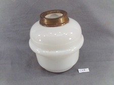 ancien réservoir en opaline blanche de lampe à pétrole Ø maxi 12,7 cm (CY7)