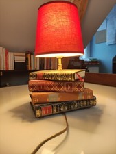 lampe design vintage, original avec pied en livre 