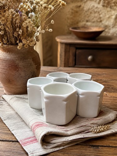 Série pots yaourts - série,