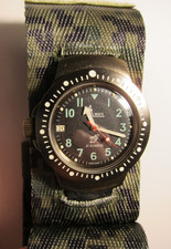 Montre couronne à gauche