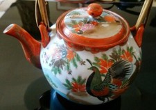 Ancienne Théière En Porcelaine De Chine Décor De Fleurs Et D'oiseaux Signé 