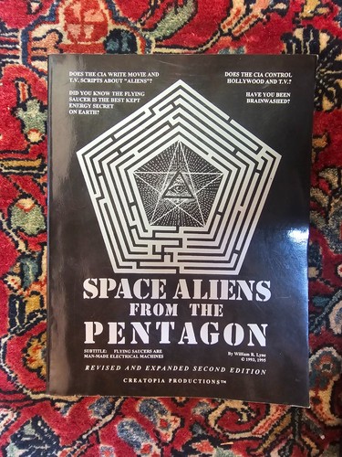 Ufology book space aliens - -,