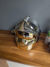 Beau casque de pompier seau à