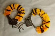 Paire de menottes pour