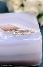 Bague demie alliance sertie de 13 diamants d'environ 0,39cts au total Or 750 Mi