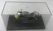 Moto Yamaha YZR250 Olivier Jacque 2000 1/24 éme
