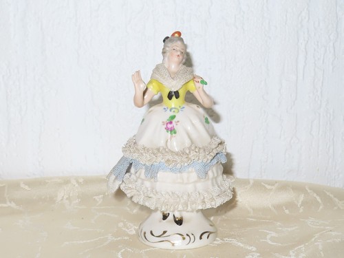Porcelaine figurine soignée - porcelaine,