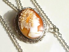 BEAU PENDENTIF (OU BROCHE) ANCIEN avec CAMEE FEMME ANTILLAISE + CHAÎNE / ARGENT