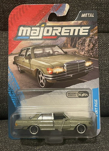 Miniature majorette mercedes - miniature,