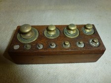 SUPERBE BOITE A POIDS EN LAITON DE BALANCE + 10 POIDS