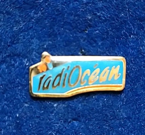 Rare pins radiocean radio - rare, fm